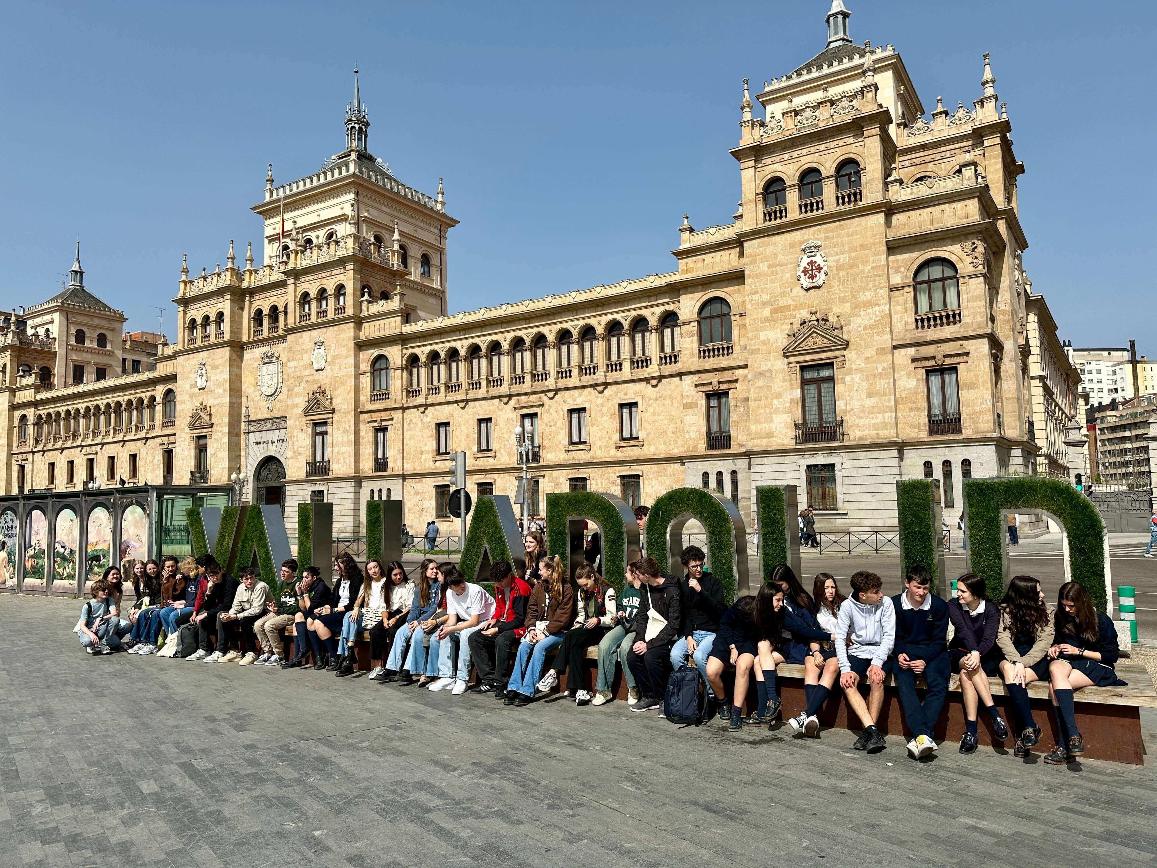 Jóvenes participantes en el programa Erasmus+ realizan la Ruta de la Innovación.
