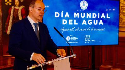El concejal de Medio Ambiente, Alejandro García Pellitero, presenta las actividades del Día Mundial del Agua en Valladolid.